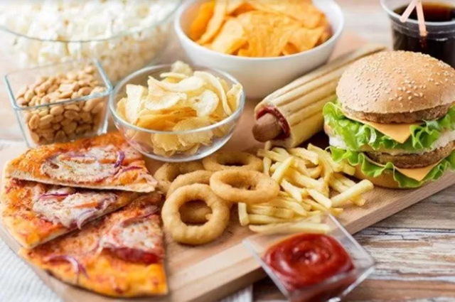 6 Jenis Makanan Berpotensi Mengganggu Pencernaan